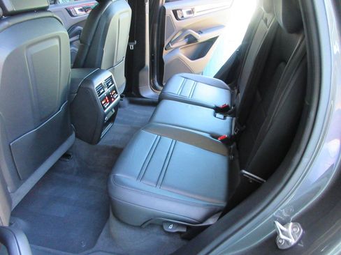 Used 2023 Porsche Cayenne AWD/4WD image 42
