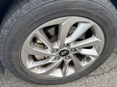 Used 2017 Hyundai Tucson SE FWD image 2
