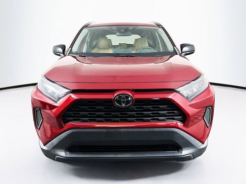 Used 2020 Toyota RAV4 LE image 2