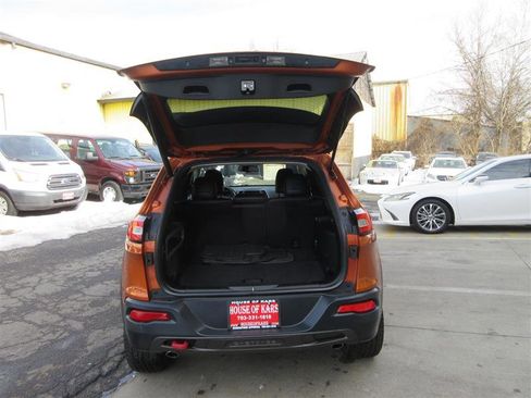 Used 2016 Jeep Cherokee Trailhawk w/ Comfort/Convenience Group image 5