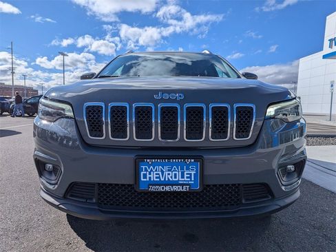 Used 2019 Jeep Cherokee Latitude Plus w/ Cold Weather Group image 5