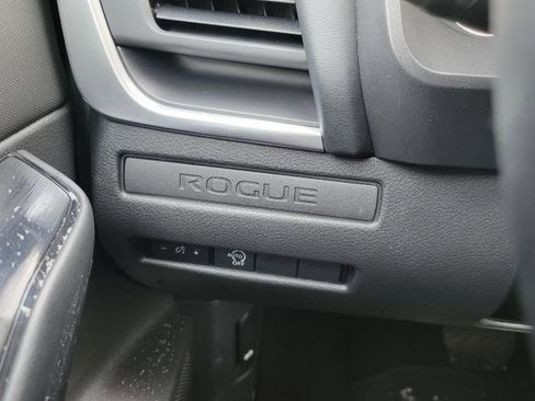 Used 2024 Nissan Rogue S image 12
