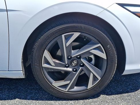 Certified 2025 Hyundai Elantra Sport FWD image 8