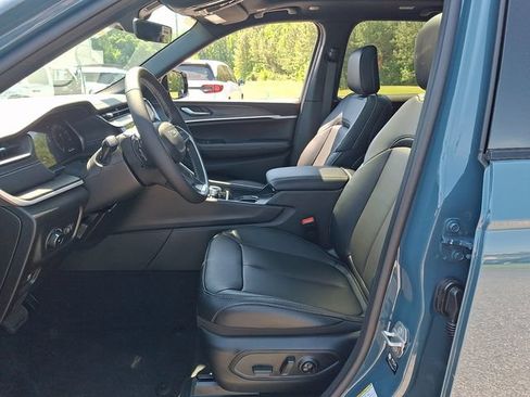 New 2026 Jeep Grand Cherokee Limited w/ Limited Altitude Package AWD/4WD image 10