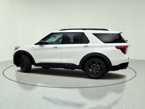 Used 2023 Ford Explorer ST-Line w/ Class IV Trailer Tow Package RWD image 6