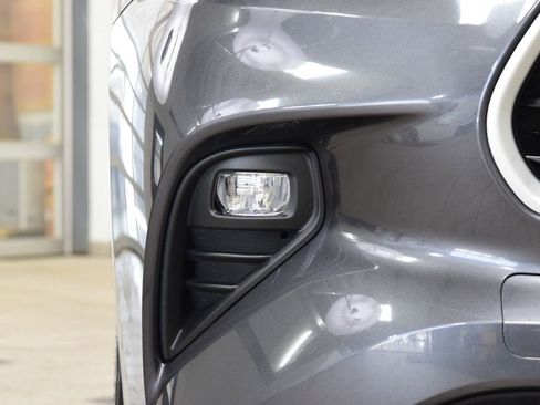 Used 2024 Toyota Highlander XLE image 14