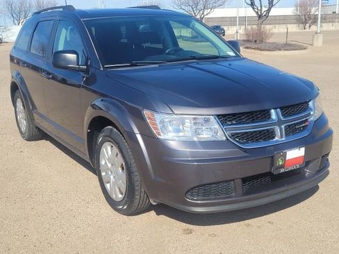 Used 2019 Dodge Journey SE image 4