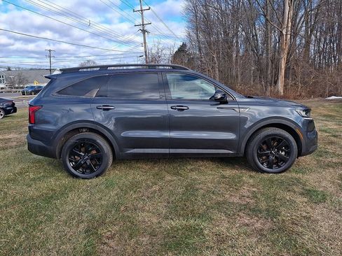 Certified 2022 Kia Sorento S w/ Panoramic Sunroof Package image 7