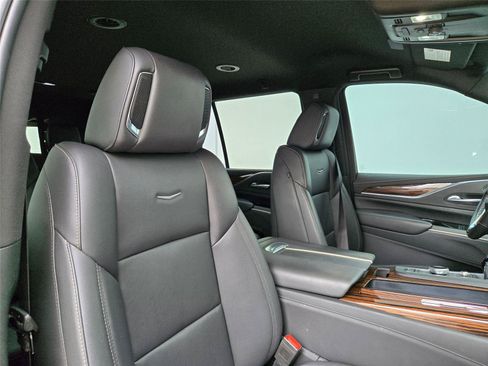 Used 2022 Cadillac Escalade Luxury AWD/4WD image 29