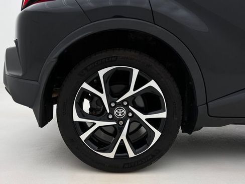 Used 2020 Toyota C-HR XLE FWD image 27