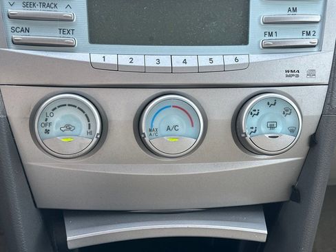 Used 2009 Toyota Camry LE FWD image 23