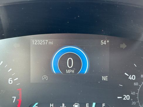 Used 2020 Ford Escape SE image 9