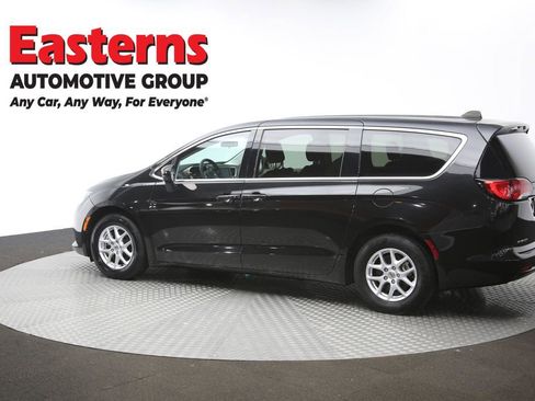 Used 2022 Chrysler Voyager LX image 64