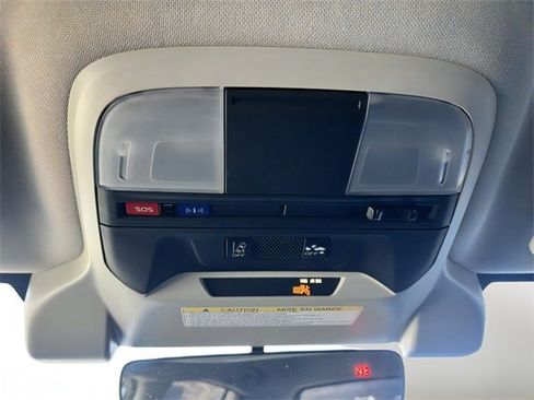 Used 2019 Subaru Crosstrek 2.0i Premium w/ Eyesight System image 24