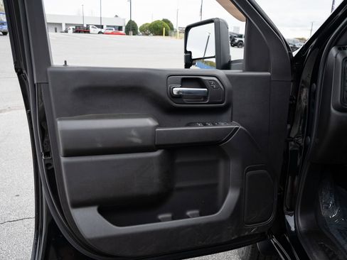 Used 2023 Chevrolet Silverado 2500 Custom w/ Custom Value Package image 15