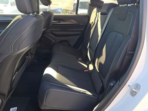 New 2025 Jeep Grand Cherokee Laredo X w/ Luxury Tech Group I image 19