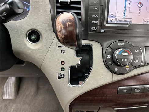 Used 2011 Toyota Sienna XLE w/ Premium Pkg image 20