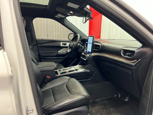 Used 2021 Ford Explorer Platinum AWD/4WD image 17