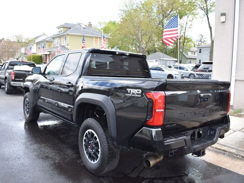 Used 2025 Toyota Tacoma TRD Off-Road AWD/4WD image 8