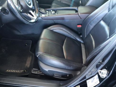 Used 2018 MAZDA MAZDA3 Touring w/ Appearance Package image 13