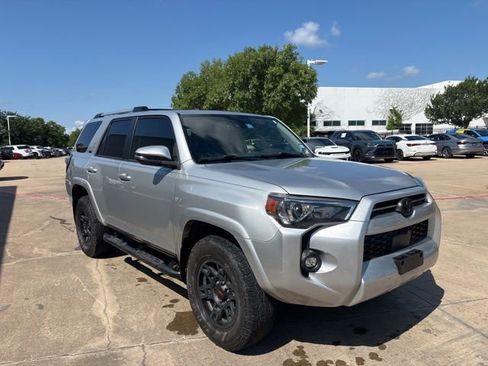 Used 2022 Toyota 4Runner SR5 Premium w/ Moonroof Package AWD/4WD image 3