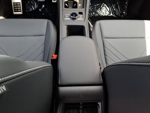 New 2026 Volkswagen Tiguan SE R-Line FWD image 17