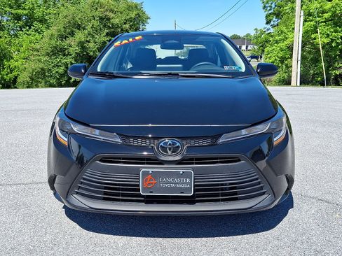 Used 2025 Toyota Corolla LE FWD image 2