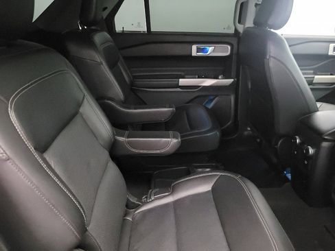 Used 2021 Ford Explorer Limited w/ Equipment Group 301A AWD/4WD image 19
