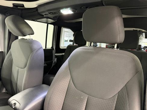Used 2017 Jeep Wrangler Unlimited Sport w/ Connectivity Group AWD/4WD image 21