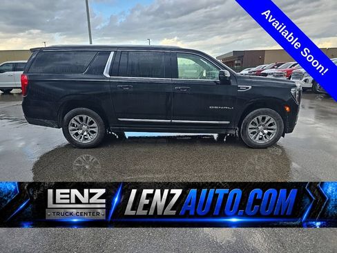 Used 2023 GMC Yukon XL Denali AWD/4WD image 1