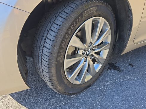 Used 2015 Toyota Camry XLE image 35