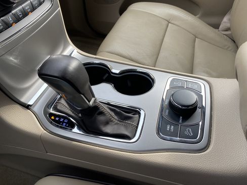 Used 2018 Jeep Grand Cherokee Overland image 30