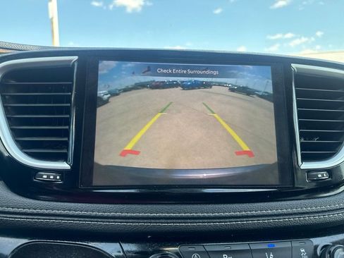 Used 2023 Chrysler Pacifica Limited FWD image 45