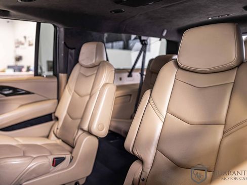 Used 2019 Cadillac Escalade ESV Platinum image 33