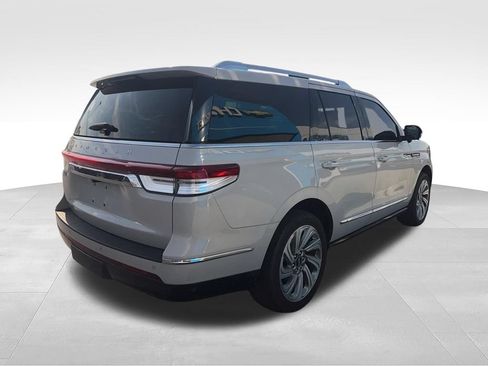 Used 2024 Lincoln Navigator Reserve AWD/4WD image 11