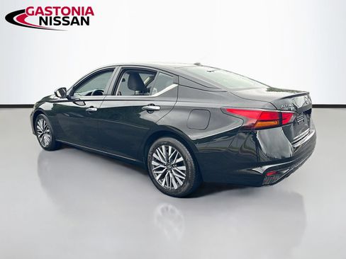 Used 2025 Nissan Altima 2.5 SV FWD image 6