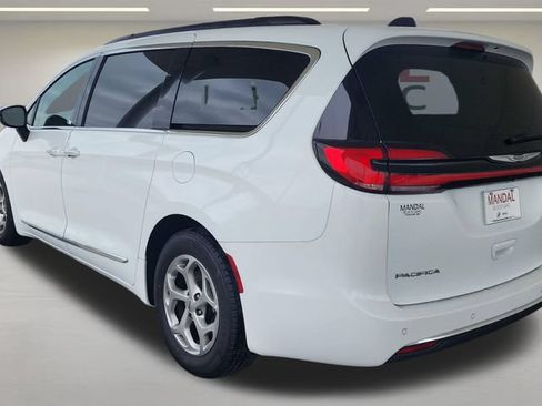 Used 2023 Chrysler Pacifica Limited FWD image 10