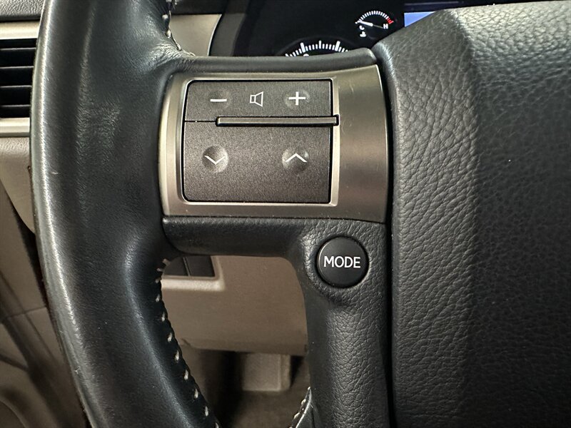Used 2014 Lexus GX 460 w/ Premium Package AWD/4WD image 27