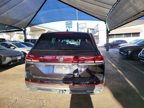 Used 2025 Volkswagen Atlas SE image 13