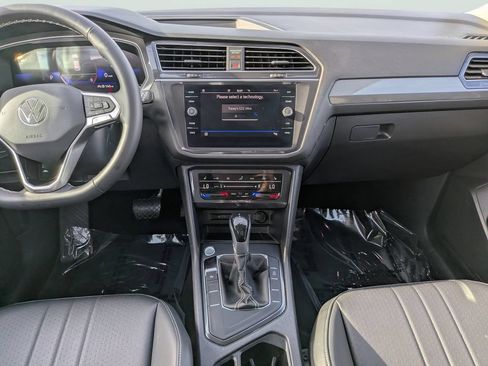 Used 2023 Volkswagen Tiguan SE FWD image 13