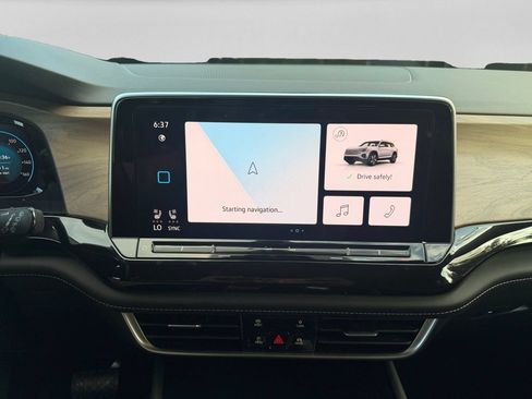 Used 2025 Volkswagen Atlas SE FWD image 14