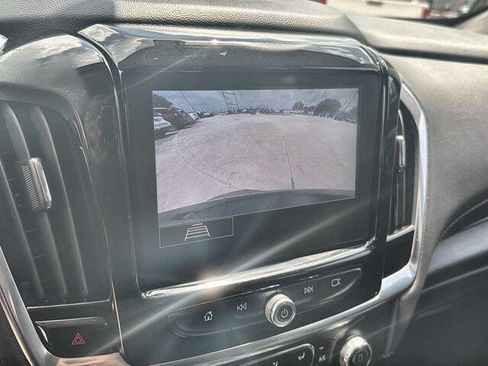 Used 2021 Chevrolet Traverse LT FWD image 14