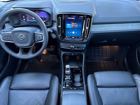 Used 2023 Volvo XC40 B5 Ultimate w/ Protection Package Premier image 3