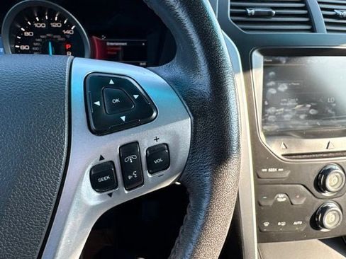 Used 2014 Ford Explorer XLT w/ Equipment Group 202A AWD/4WD image 27