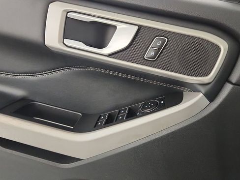 Used 2022 Ford Explorer XLT w/ Equipment Group 202A image 19