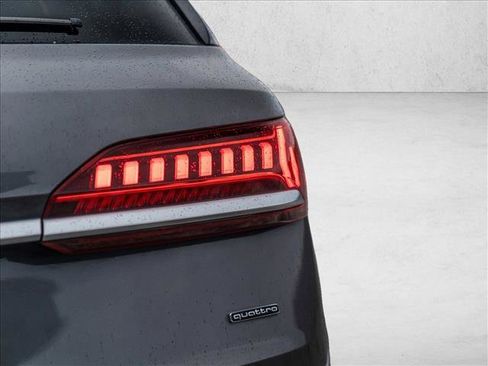 Used 2022 Audi Q7 Premium Plus image 10