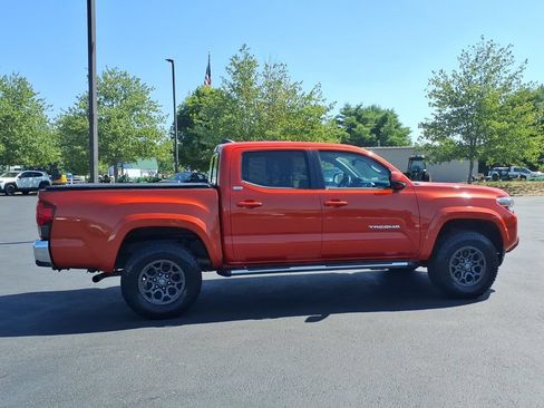 Used 2018 Toyota Tacoma SR5 AWD/4WD image 4