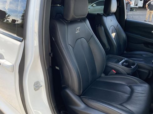 Used 2020 Chrysler Pacifica Touring-L image 22