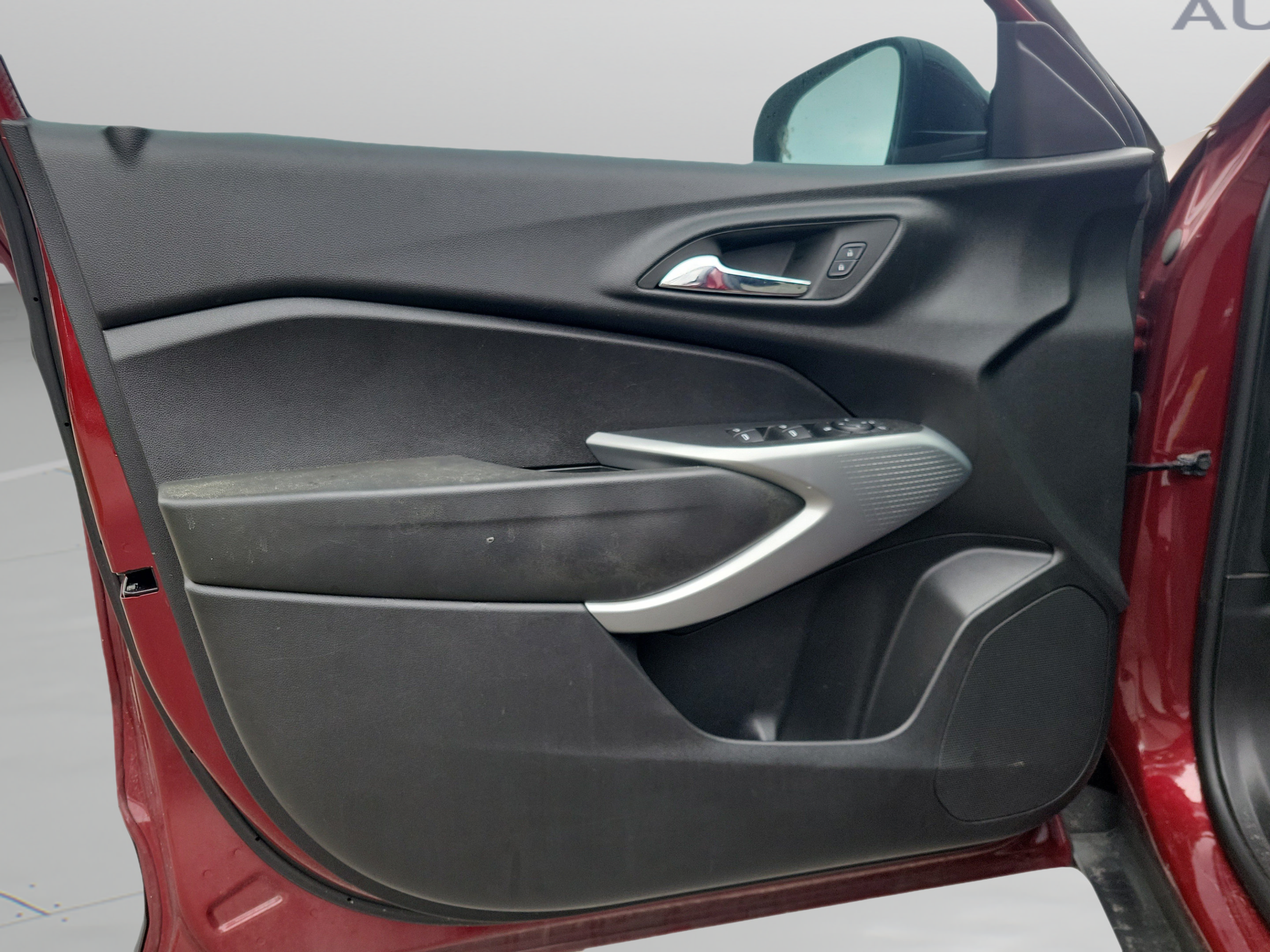 Used 2024 Chevrolet Trax RS w/ Sunroof Package FWD image 11
