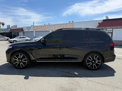 Used 2021 BMW X7 xDrive40i w/ M Sport Package AWD/4WD image 4
